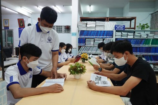 Những sinh viên mê đọc sách