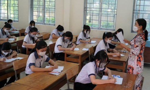 Đề thi Ngữ văn vừa sức, bám sát chương trình