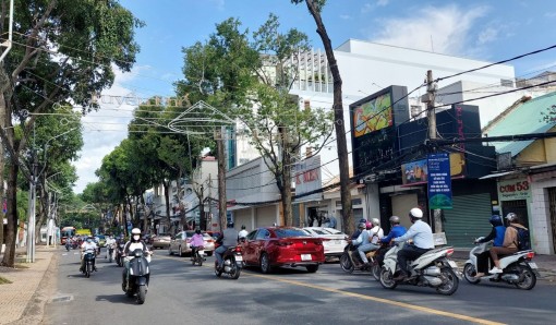 Đề xuất thí điểm lắp đặt hệ thống đèn trang trí kết hợp quảng cáo trên đường Nguyễn Trãi