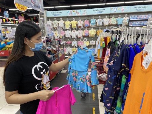 Đa dạng sản phẩm, phụ kiện bơi lội cho bé