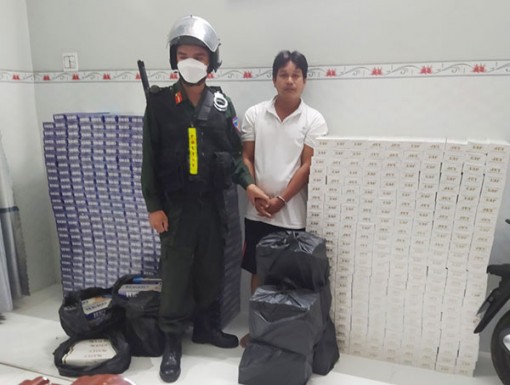 Trà Vinh: Tạm giữ hình sự đối tượng mua, bán thuốc lá lậu