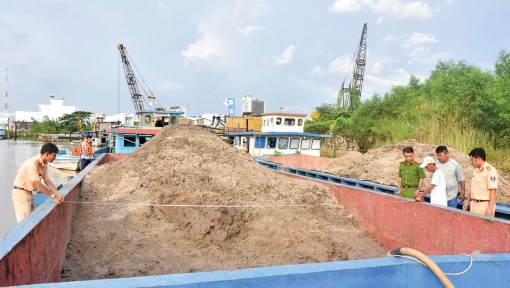 Giữ bình yên trên các tuyến sông