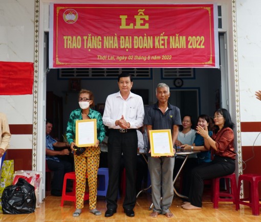 Giúp người nghèo an cư