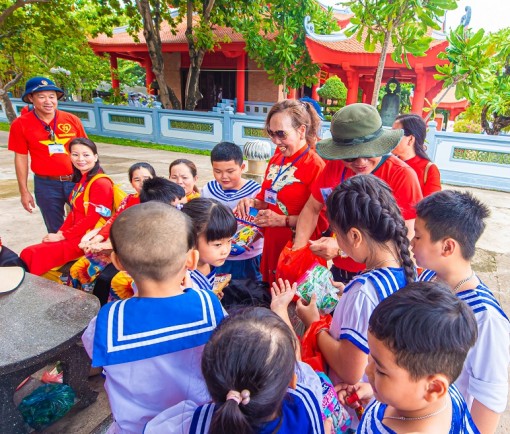 Biển, đảo Tổ quốc trong trái tim những người xa xứ