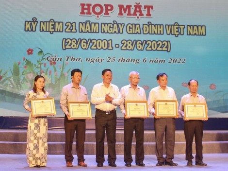 Họp mặt kỷ niệm 21 năm Ngày Gia đình Việt Nam 28-6