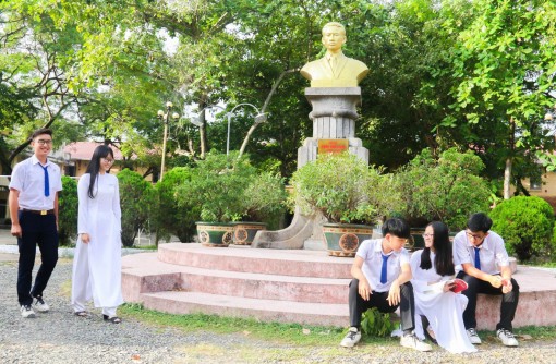 Tấm gương sáng ngời về tinh thần hiếu học, người thầy mẫu mực và người cộng sản kiên trung