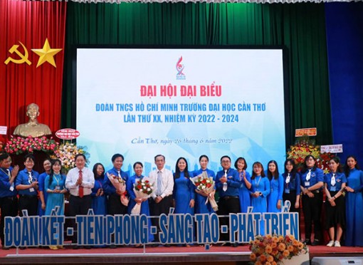 Ðoàn viên, sinh viên Trường Ðại học Cần Thơ phấn đấu thực hiện 300 đề tài nghiên cứu khoa học và dự án khởi nghiệp