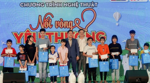 Nhiều cảm xúc từ chương trình “Nối vòng yêu thương”