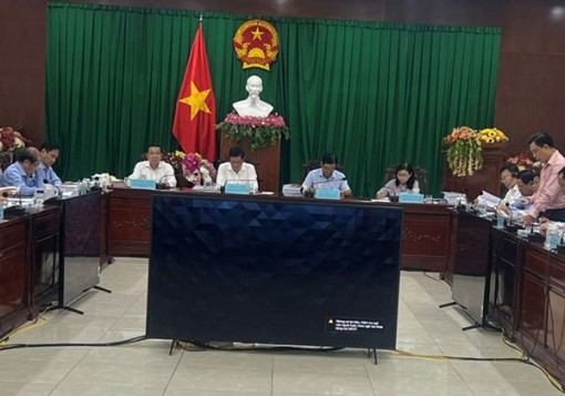 Thẩm tra các báo cáo, tờ trình, dự thảo nghị quyết trình tại kỳ họp giữa năm của  HĐND thành phố