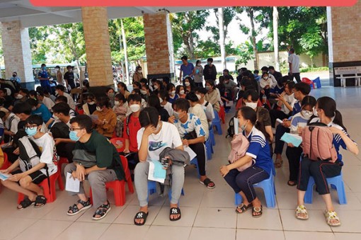 Lượng người dân Cần Thơ đi tiêm vaccine phòng COVID-19 tăng cao