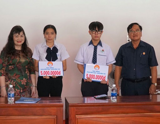 Chung sức hỗ trợ thí sinh trước Kỳ thi tốt nghiệp THPT năm 2022