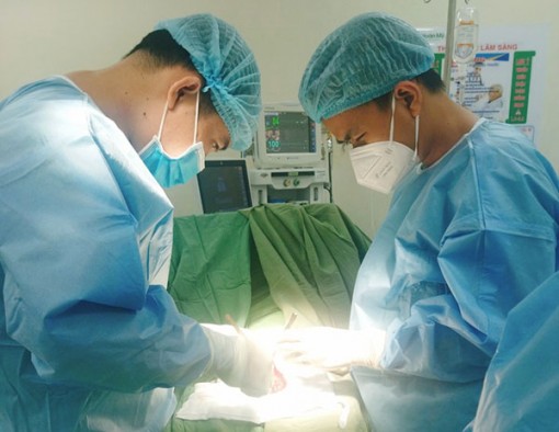 Ghép da cho người đàn ông bị tai nạn máy quấn lột da dương vật