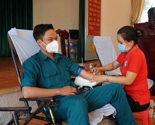 Xây dựng lực lượng vũ trang vững mạnh toàn diện