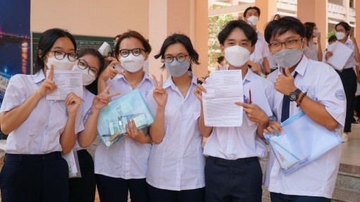 Thí sinh Cần Thơ phấn khởi vì đề thi Ngữ văn hay, vừa sức