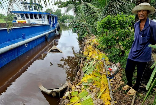 Cà Mau: Gãy cần cẩu thi công cầu, 1 phụ nữ chèo đò bị thương