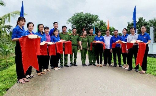 Mô hình “Tuyến đường nông thôn mới kiểu mẫu”