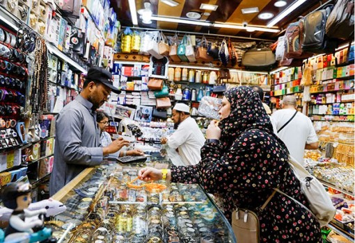 Các nước giàu Trung Ðông vung tiền chống lạm phát