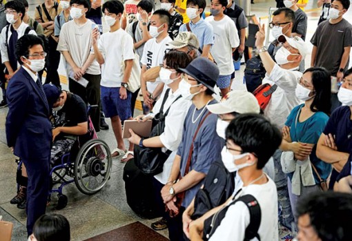 Cử tri Nhật đi bỏ phiếu trong đau thương lớn