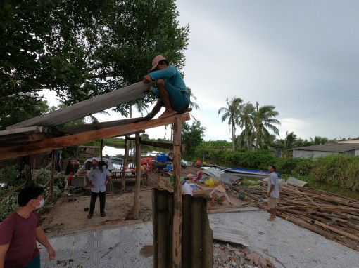 Cà Mau: Giông lốc làm sập và tốc mái hơn 200 căn nhà