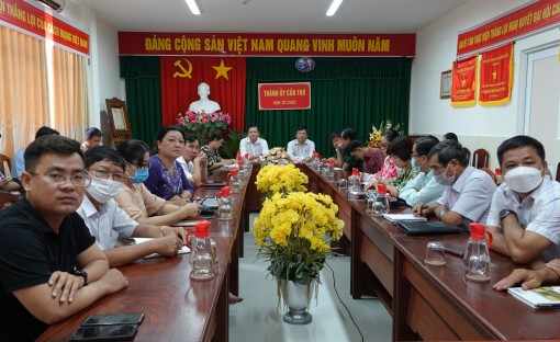 Bồi dưỡng kiến thức về xây dựng Ðảng