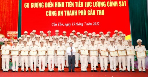 Phát huy truyền thống vẻ vang, anh hùng của lực lượng Cảnh sát nhân dân