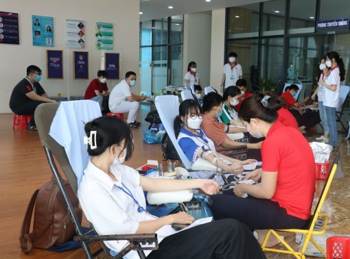 Cán bộ, giảng viên, sinh viên Trường Đại học Y Dược Cần Thơ hiến 600 đơn vị máu