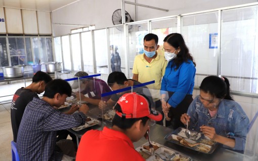 Chăm lo chất lượng bữa ăn ca của người lao động 