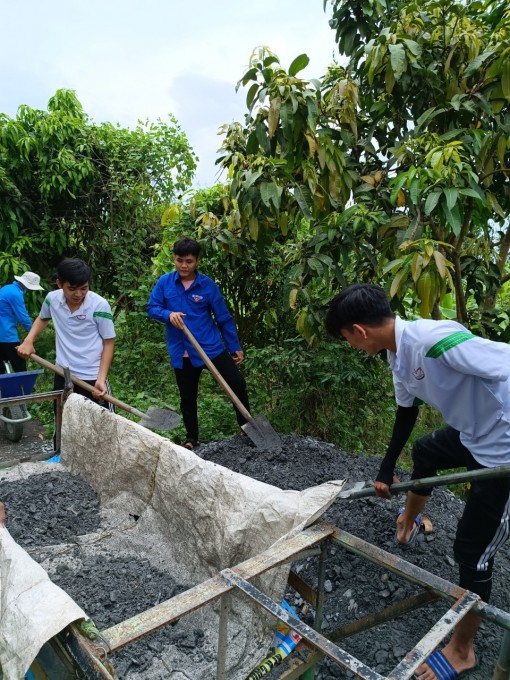 Xung kích, tình nguyện tham gia đảm bảo an toàn giao thông