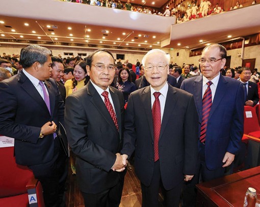 Tình đoàn kết Việt Nam - Lào là quy luật khách quan, nhân tố có ý nghĩa sống còn của mỗi Ðảng, mỗi nước