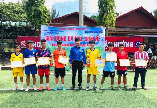 Bế mạc Giải Bóng đá học sinh hè quận Ninh Kiều 2022