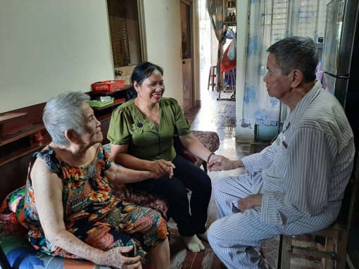 Tận tụy vì dân