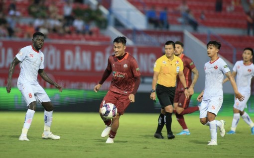 Trọng tài có còn là “vua sân cỏ”?