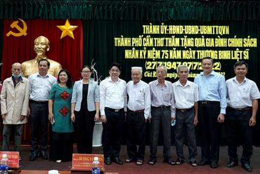 Thắm đượm nghĩa tình