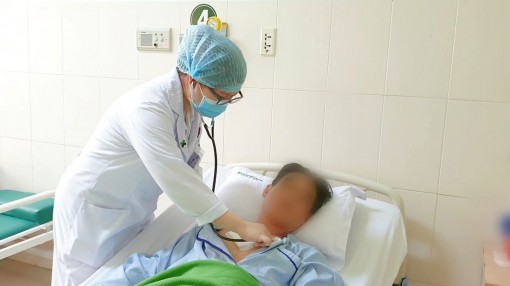 Cứu sống anh thợ mộc bị mảnh gỗ văng đâm thấu ngực