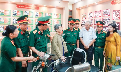 Tri ân “những bông hoa bất tử”