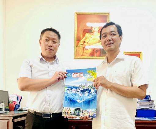 Bản tin Thị trường Việt Nam làm việc, trao đổi kinh nghiệm với Báo Cần Thơ