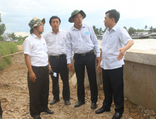 Đẩy nhanh tiến độ thi công các công trình chống sạt lở sông Ô Môn