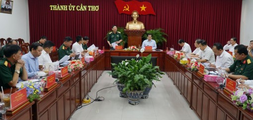 Khảo sát kết quả thực hiện Nghị quyết về Chiến lược bảo vệ Tổ quốc
trong tình hình mới tại TP Cần Thơ