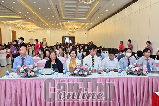 1.000 y, bác sĩ thảo luận, chia sẻ về “Sự chuyển mình mới trong chăm sóc y tế”