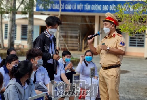 Phối hợp giữ gìn trật tự an toàn giao thông