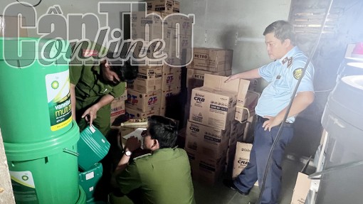 Phát hiện số lượng lớn dầu nhớt nghi giả các thương hiệu nổi tiếng