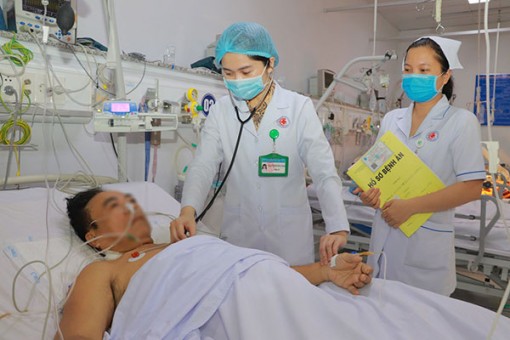 Cứu kịp cụ ông vỡ túi phình động mạch chủ bụng nguy kịch