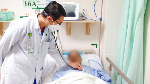 Cứu kịp cụ bà 72 tuổi bị ong vò vẽ đốt