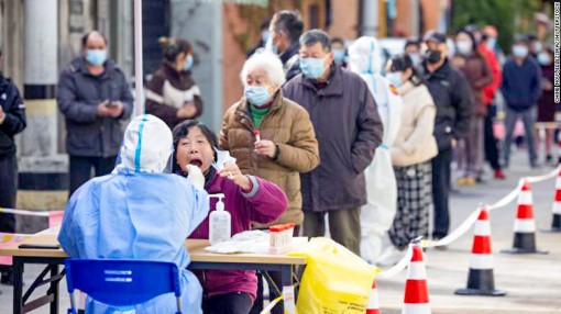 Thượng Hải tiếp tục yêu cầu người dân xét nghiệm COVID-19 hằng tuần