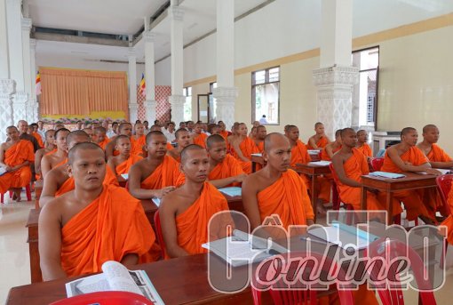 Phổ biến chính sách và pháp luật cho chức sắc, chức việc đồng bào dân tộc Khmer