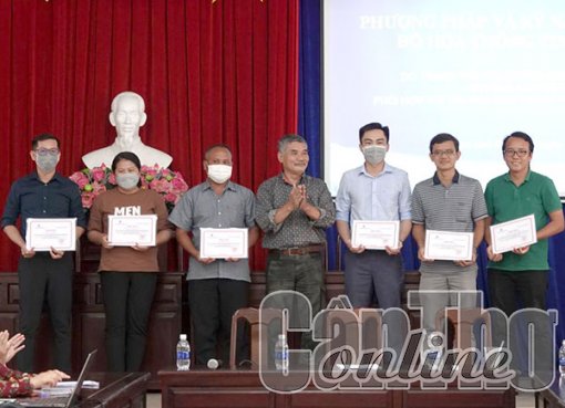 Tập huấn phương pháp và kỹ năng thể hiện đồ họa thông tin hiện đại