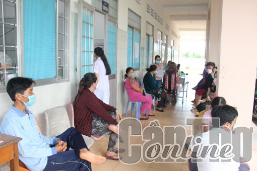 Cần Thơ: Mỗi ngày có khoảng 5.000 người dân đi tiêm vaccine phòng COVID-19