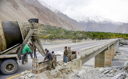 Phương Tây đấu Trung Quốc về phát triển cơ sở hạ tầng