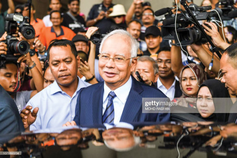 Cựu Thủ tướng Malaysia Najib ngồi tù