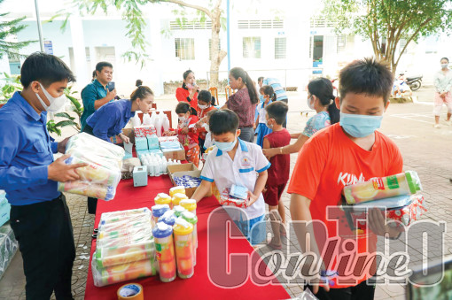 Shop dụng cụ học tập 0 đồng